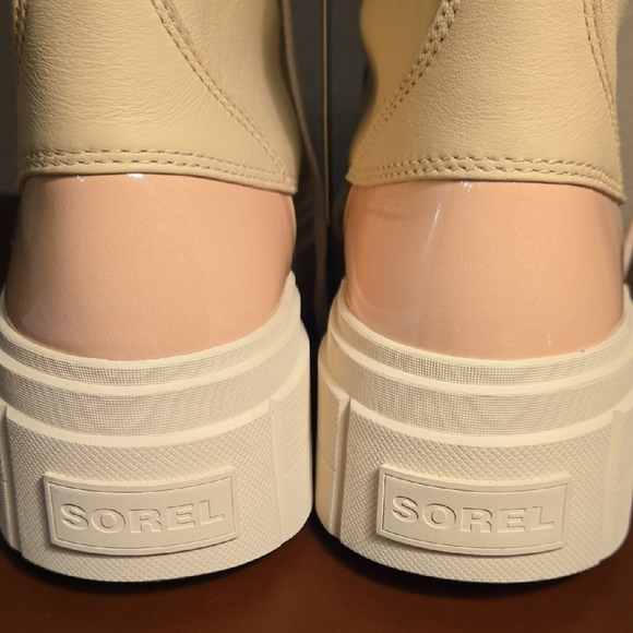 Sorel Women's Waterproof Beige and Light Pink Winter Boots - Picture 8 of 10